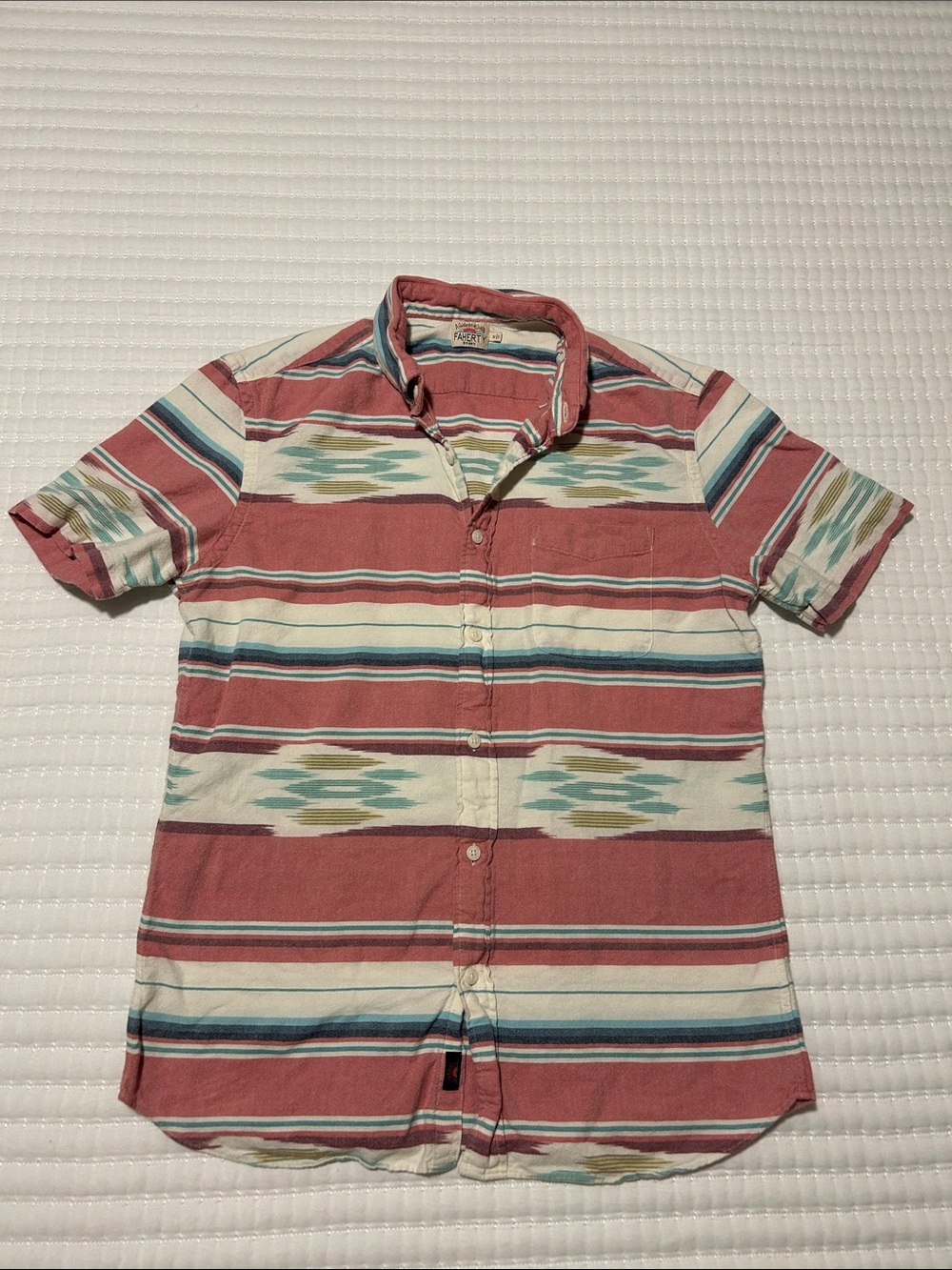 Faherty Coral and Cream Striped Short-Sleeve Button-Down Shirt Medium